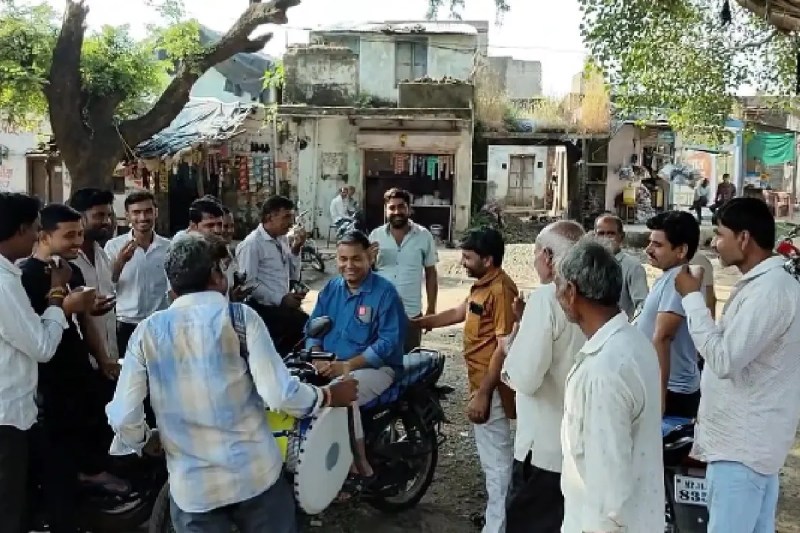 soyabean crop cutting survey farmers dhol protest bjp leaders mp news