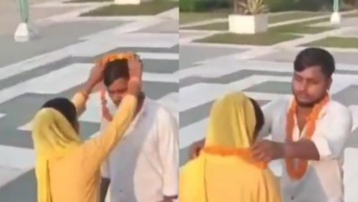 पति ने प्रेमी के साथ पत्नी की कराई शादी (फोटो सोर्स- 'X' अमेठी वीडियो ग्रैब)