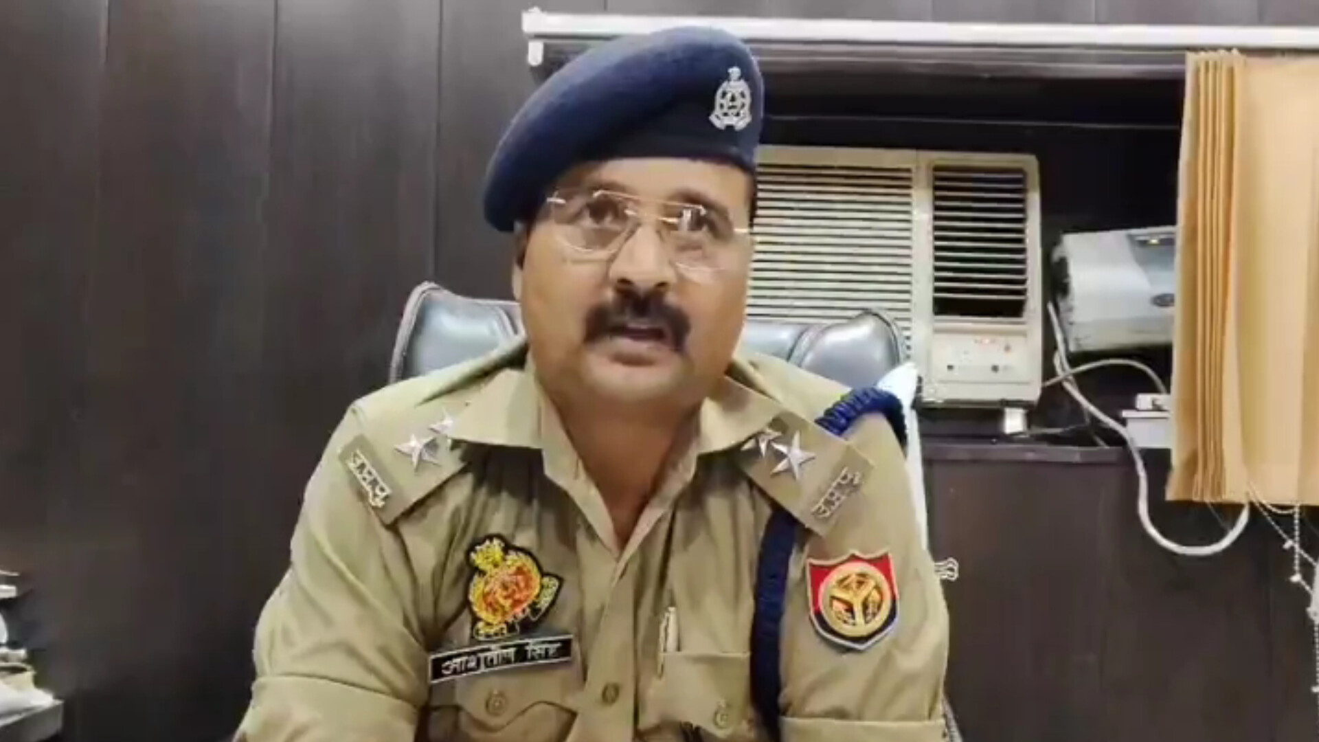 घटना की जानकारी देते सहायक पुलिस आयुक्त आशुतोष कुमार सिंह (फोटो सोर्स- 'X' Kanpur commissionrate police वीडियो ग्रैब)