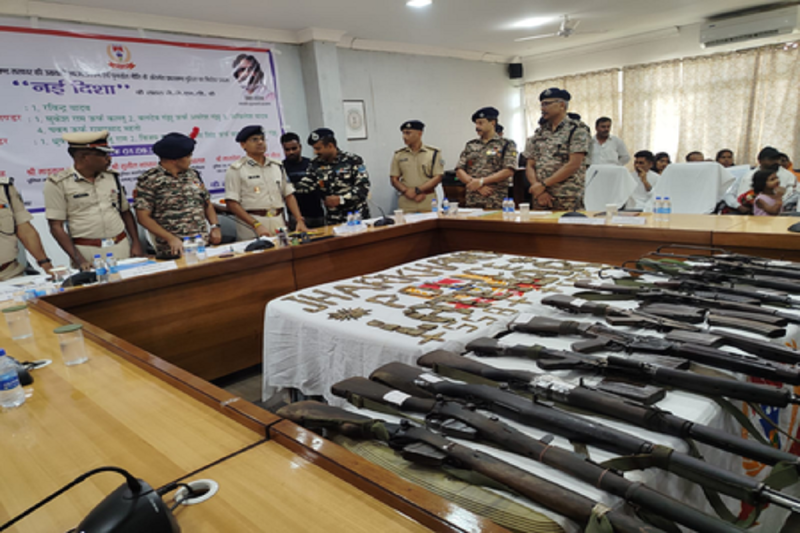 Naxalites surrendered in Jharkhand