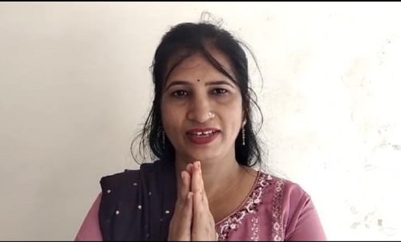 योजना से प्राप्त राशि को विभिन्न तरीको से खर्च कर रहीं महिलाएं