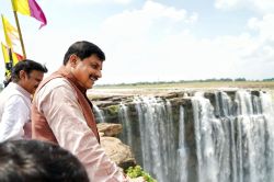 एमपी के सबसे ऊंचे वॉटरफॉल पहुंचे डॉ मोहन यादव, देखी दूधिया जल धारा - image