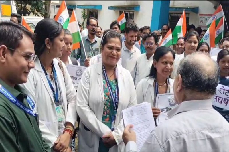 NHM कर्मचारियों की हड़ताल खत्म? मंत्री जायसवाल ने 4 मांगें मान लीं, 3 मांगों पर बनी समिति...(photo-patrika)