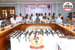झारखंड पुलिस की बड़ी कामयाबी: JJMP के 9 नक्सलियों ने किया सरेंडर, 5 AK राइफल
समेत 1700 कारतूस बरामद - image