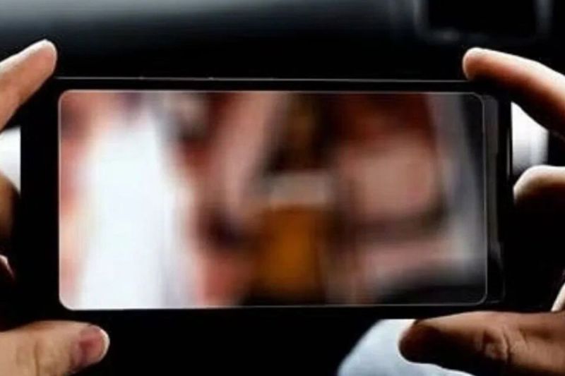 milkman kept knife on son neck forcibly stripped woman in Noida sent video to her husband