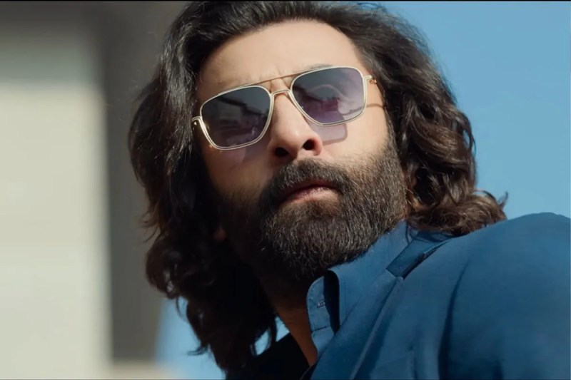 रणबीर कपूर का माता-पिता के झगड़ों पर खुलासा, कहा- सीढ़ियों पर बैठकर रोता था...