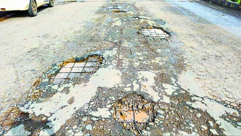 नेशनल हाइवे में तांदुला नदी पर बने पुल में जगह-जगह सरिया निकल आई है। पुल की मरम्मत के लिए नेशनल हाइवे विभाग व सेतु विभाग ढिलाई बरत रहा है।