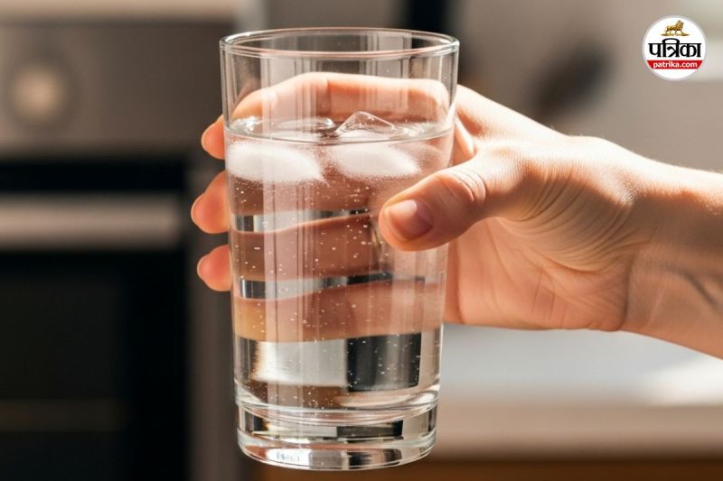 Shaky hands causes and treatment, What causes hand tremors, Hand tremors medical reasons, Shaking hands disease symptoms, Why are my hands shaking suddenly, Parkinson’s vs essential tremor,