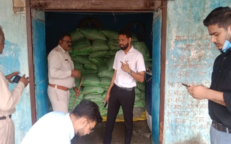 250 bags of fake DAP fertilizer found at two places in Bhangarh, FIR lodged against two brothers