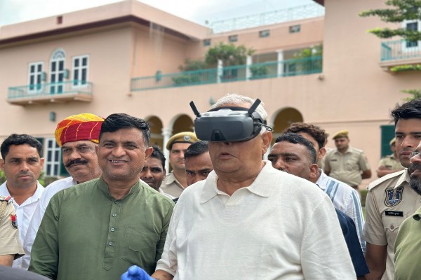 बांध में सरकार रामजल सेतु लिंक परियोजना के माध्यम से ईसरदा से चंबल का पानी लाने का कार्य कर रही है। यह देश का पहला पायलट प्रोजेक्ट है, जिसमें एआइ तकनीक और स्वदेशी ड्रोन की मदद से क्लाउड सीडिंग की गई।