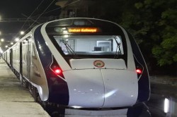 Vande Bharat Train: फर्राटा भरने को तैयार वंदे भारत… 8 कोच, 608 सीटें होंगी,
सफेद रंग की है ट्रेन - image