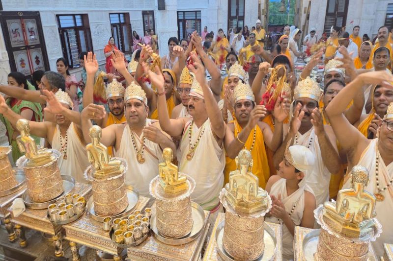 Peace comes in life only through sacrifice: Pandit Shastri