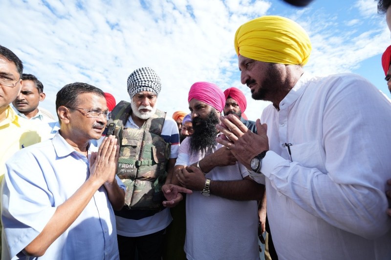 Arvind Kejriwal visited flood affected punjab