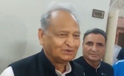 ‘वसुंधरा CM होती तो… मजा आता’, अशोक गहलोत ने क्यों कहा ऐसा? अजमेर से सरकार पर
साधा निशाना - image