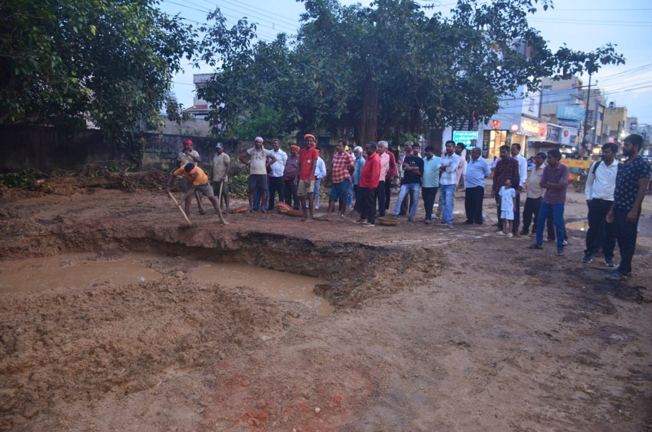 Public News: 20 घंटे तक लगातार चला मेन राइजिंग पाइप का लीकेज सुधारने का काम