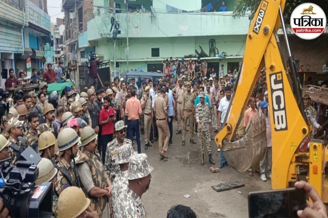 पुलिस बल के साए में कार्रवाई