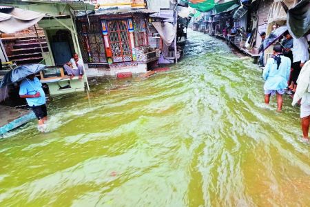 300 दुकानों का धंधा चौपट, सुनवाई नहीं, बाजार बंद करना मजबूरी