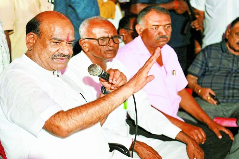 पूरी रात बाढ़ प्रभावितों के बीच रहे बिरला, सुनी व्यथा और दिए राहत के निर्देश