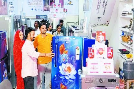 नवरात्र पर आज से जीएसटी में कमी की सौगात, जमकर होगी खरीदारी