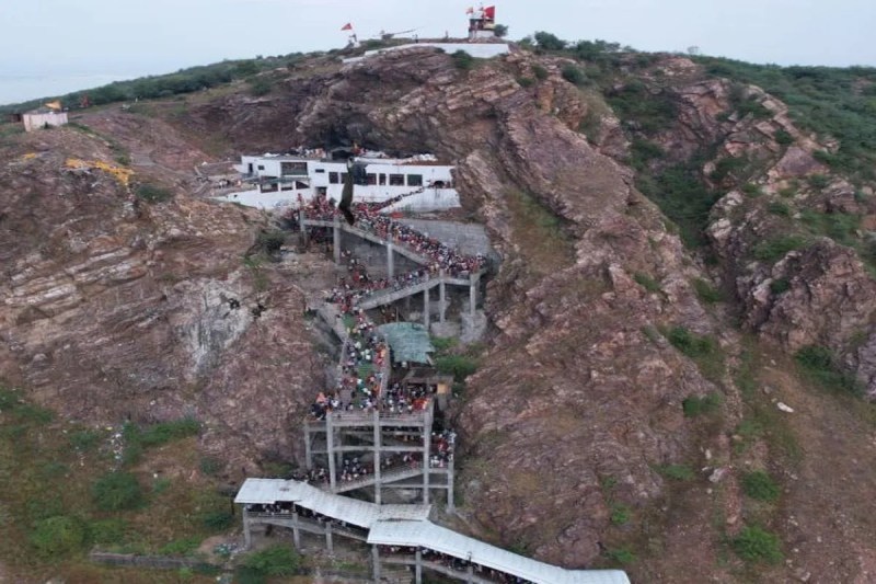 इन्द्रगढ़ बिजासन माता के दरबार में दो लाख श्रद्धालुओं किए दर्शन