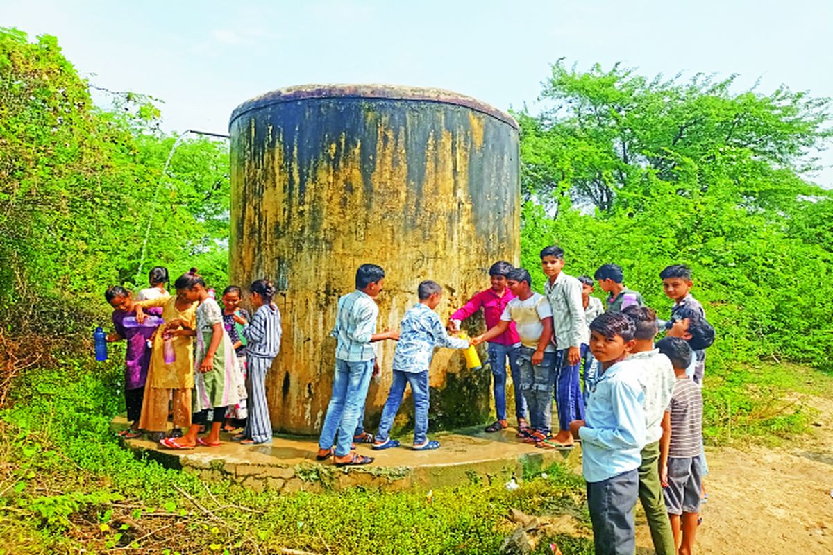 पानी के अभाव में स्कूल में नहीं बन रहा पोषाहार