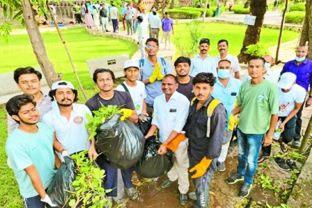 तीन ट्रॉली कचरा निकालकर किया श्रमदान,फोटो प्रदर्शनी किया अवलोकन