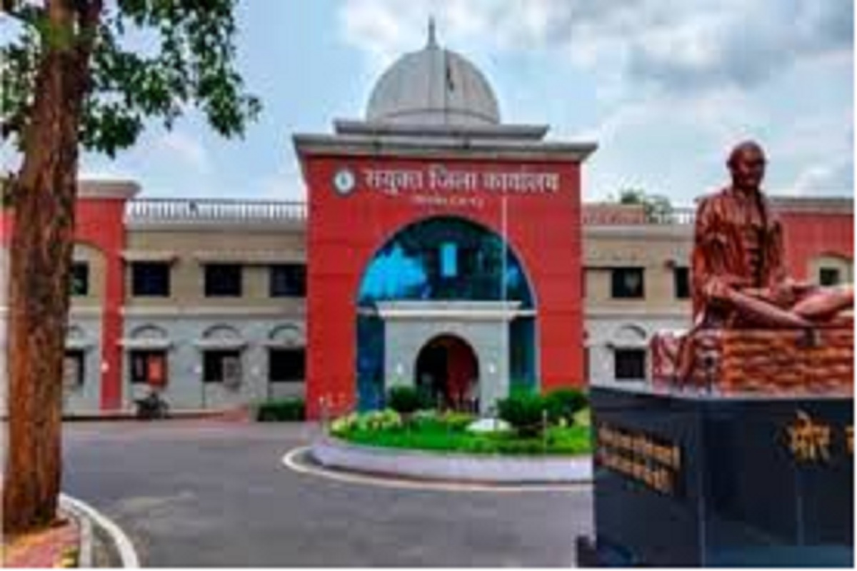 CG News: तृतीय वर्ग कर्मचारी से छीना राजपत्रित अफसरों का प्रभार, सीईओ की कुर्सी भी लेंगे वापस