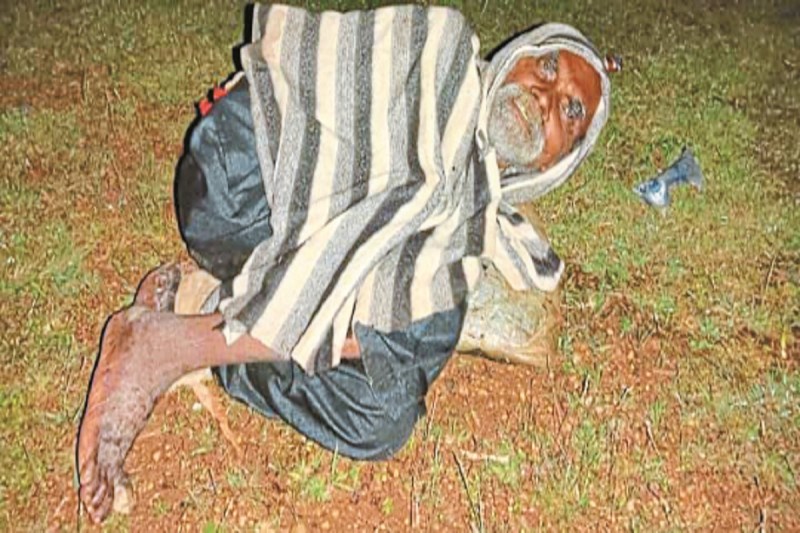 CG News: कलयुगी बेटे की करतूत, बुजुर्ग बाप को सुनसान मैदान में छोड़ा, समाजसेवियों और पुलिस ने घर पहुंचाया