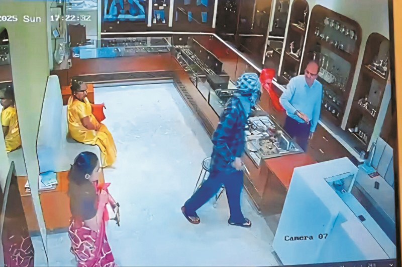 CG Crime: ज्वेलरी दुकान में पिस्टल दिखाकर लूट की कोशिश, एक आरोपी रायपुर में गिरफ्तार, दूसरा फरार