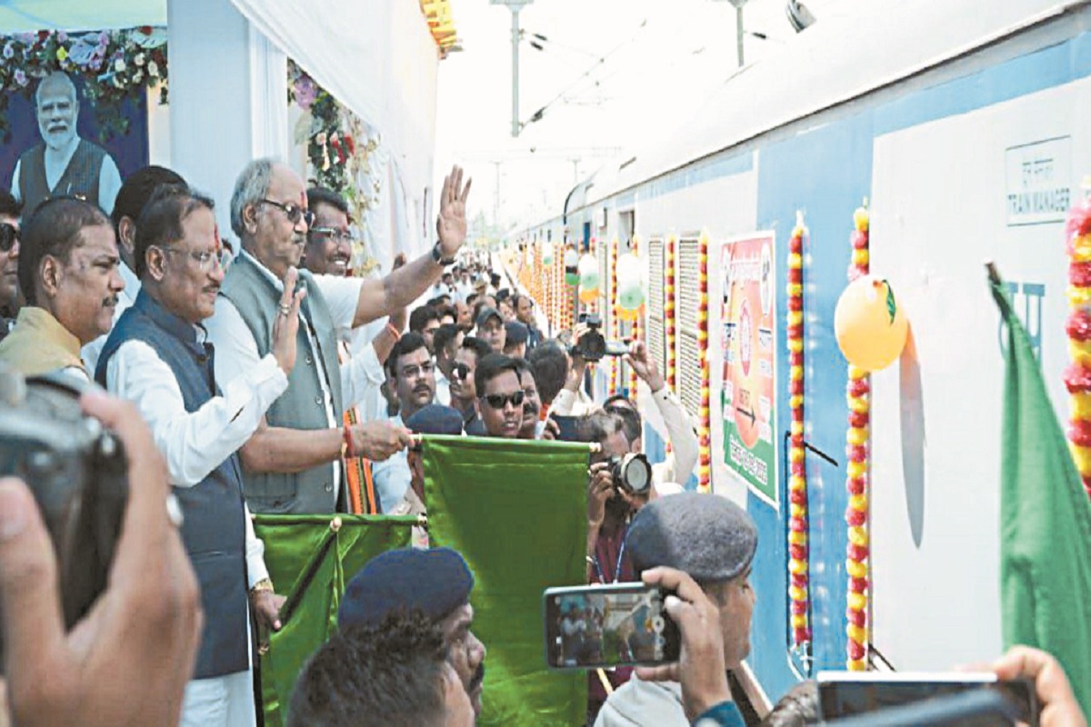 CG News: 25 लाख लोगों को मुख्यमंत्री ने दिया तोहफा, नई मेमू ट्रेन सेवा का किया शुभारंभ