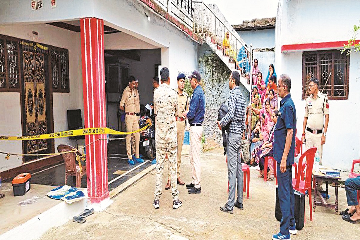 CG Crime: धमतरी में एक बार फिर डबल मर्डर, देर रात घर में घुसे नकाबपोश बदमाश, सोना-चांदी लूटकर भागे