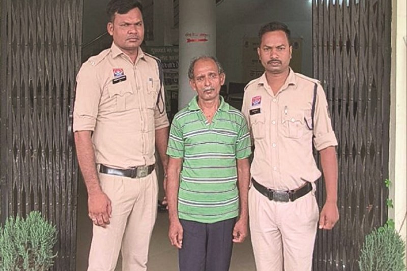 CG News: धर्मनगरी डोंगरगढ़ में 4 साल की मासूम से दुष्कर्म, ट्यूशन से लौट रही बच्ची को ले गया घर, 53 साल का आरोपी गिरफ्तार