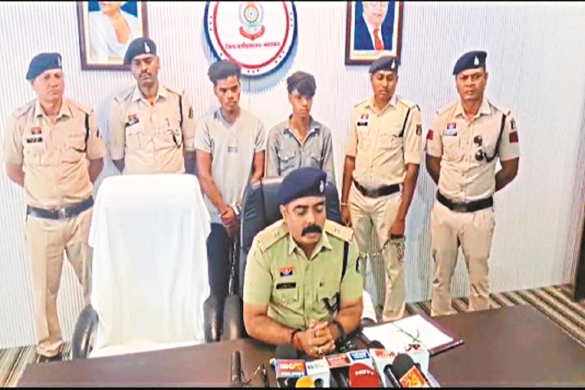 CG Crime: शराब पिलाने के बहाने भतीजे ने चाचा की कर दी हत्या, रेत में दबाया शव, दो आरोपी गिरफ्तार