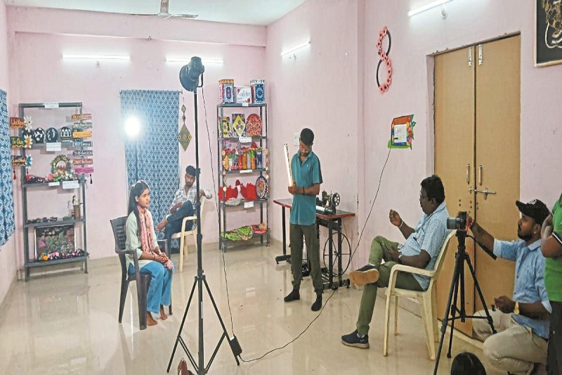 CG News: चांद की सफलता पर बनी डॉक्यूमेंट्री से छात्राओं को मिलेगा हौंसला, स्वर्ण पदक जीतकर रच दिया इतिहास