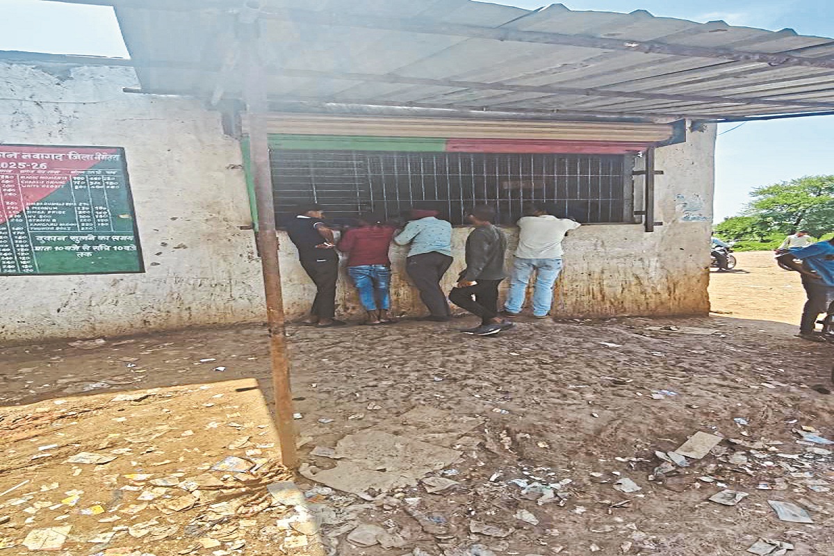 CG News: शराब में मिलावट का खेल, दुकान के नौ कर्मचारी के खिलाफ मामला दर्ज, पूर्व विधायक ने की यह मांग