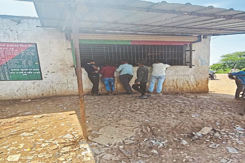 CG News: शराब में मिलावट का खेल, दुकान के नौ कर्मचारी के खिलाफ मामला दर्ज, पूर्व विधायक ने की यह मांग