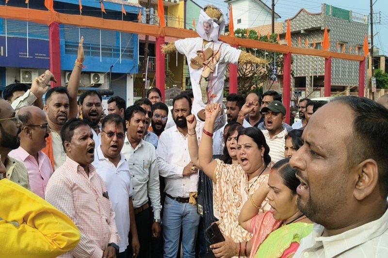 CG News: पीएम की मां पर गलत टिप्पणी, विरोध में राहुल का पुतला फूका, भाजपा युवा मोर्चा ने किया प्रदर्शन