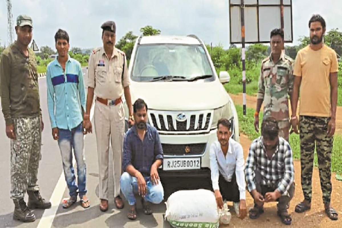 CG Crime: लग्जरी कार से तस्करी, 11 किलो गांजा के साथ तीन तस्कर हुए गिरफ्तार