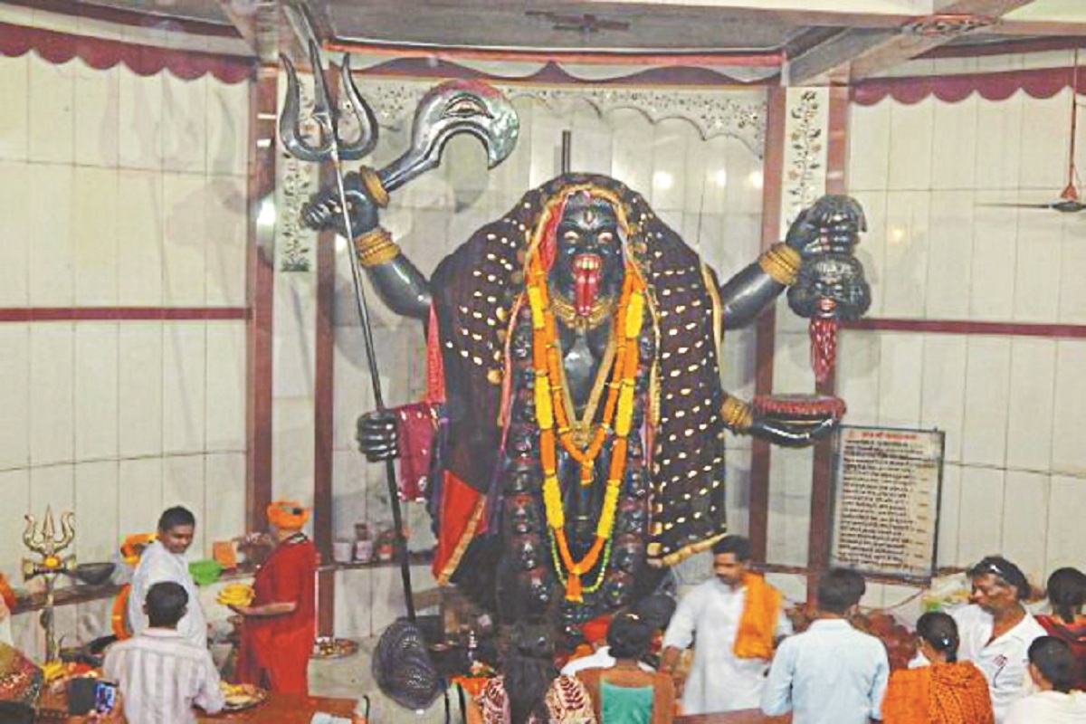 Navratri 2025: राजनांदगाव का अनोखा मंदिर, 15 फीट नीचे जमीन में विराजित हैं माता काली, नवरात्रि में लगता है भक्तों का सैलाब
