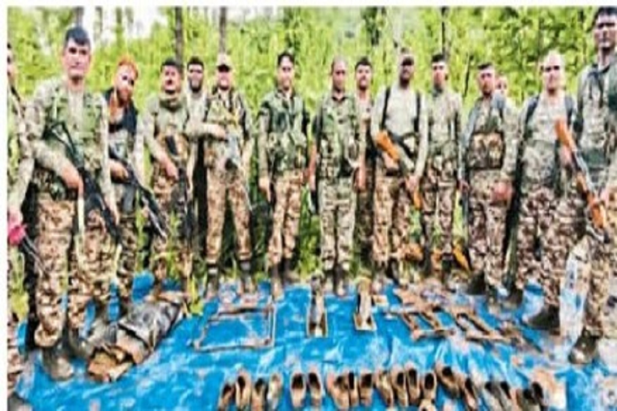 CG News: सीआरपीएफ की बड़ी कार्रवाई, 16 खूंखार नक्सली जहां मारे, वहीं नक्सल सामग्री जब्त