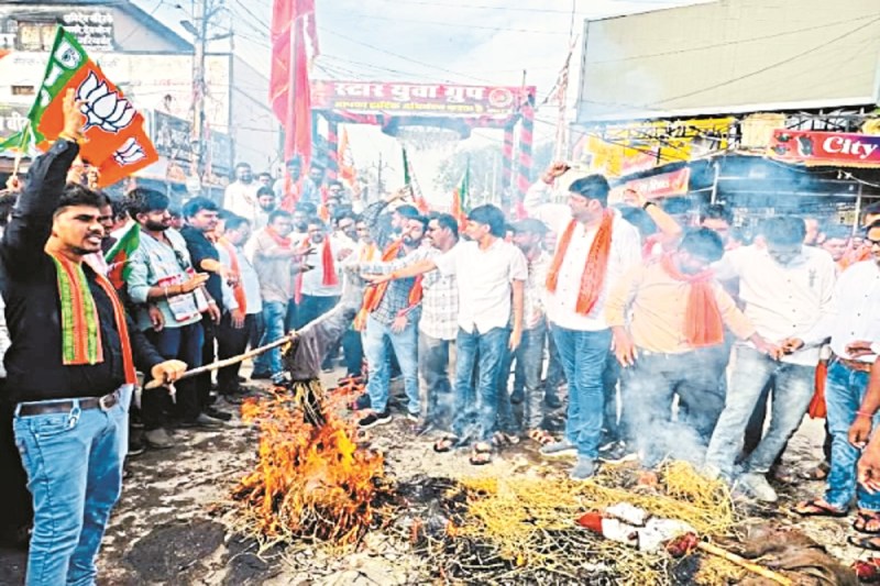 राहुल गांधी के बयान पर फूटा गुस्सा, भाजपा ने विरोध प्रदर्शन कर फूंका पुतला