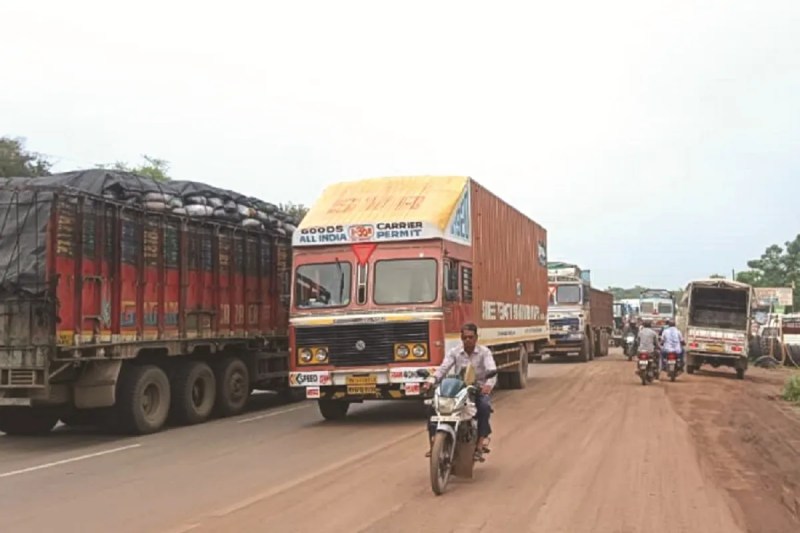 CG News:हाइवे पर ट्रैफिक अनकंट्रोल, देर रात 3 घंटे तक फंसे रहे लोग