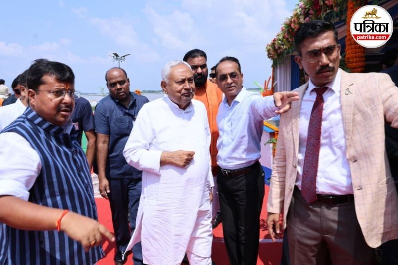 जेपी गंगा पथ सहित अन्य परियोजनाओं का शिलान्यास करते सीएम नीतीश