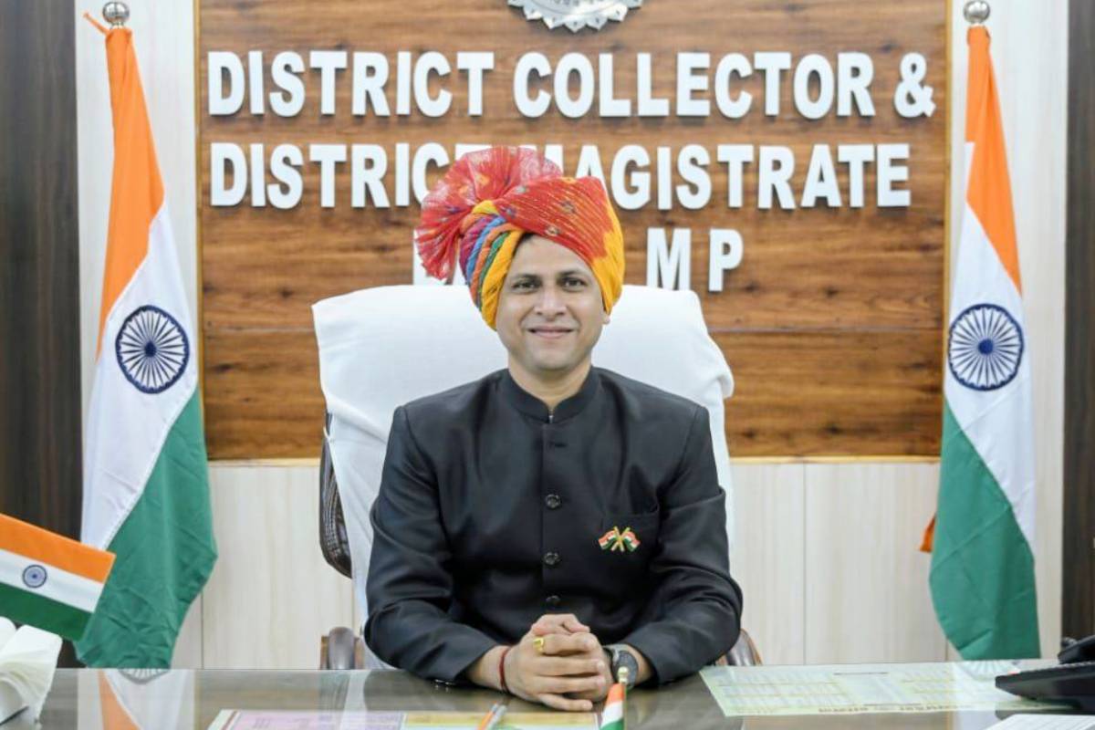 datia collector swapnil wankhede