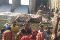 Ur river project farmers protest stone pelting compensation issue mp news