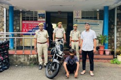 वाहन चोर गिरफ्तार, चोरी की बाइक बरामद - image