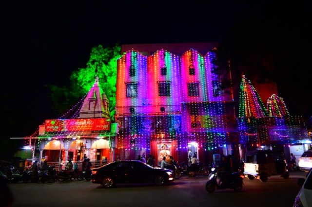 नवरात्र के लिए जगमगाया काली माता मंदिर