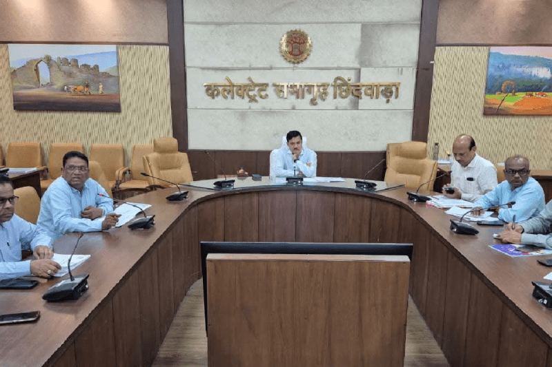 Strict action on teachers who do not fill e-attendance Collector order mp news