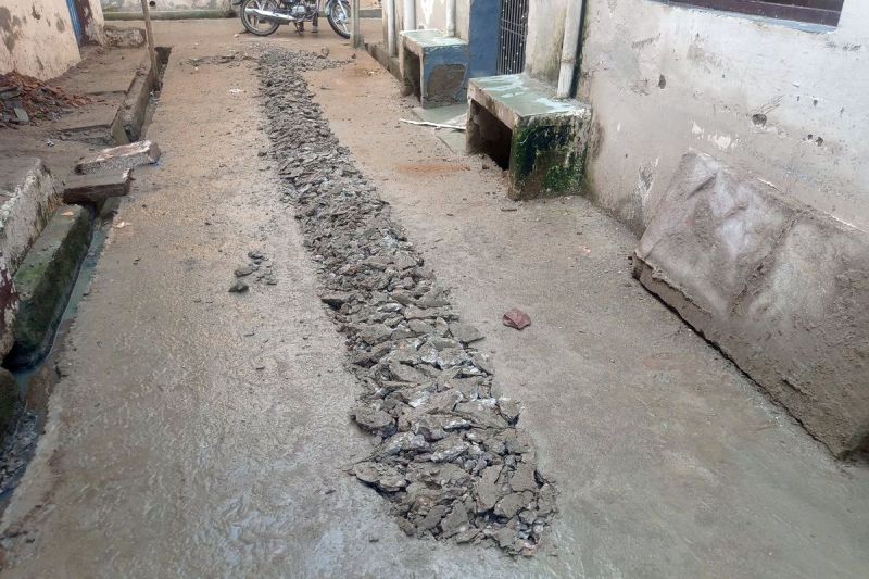 जलदाय विभाग ने पुरानी पाइप लाइन बंद कर नई डालने की प्रक्रिया शुरू की