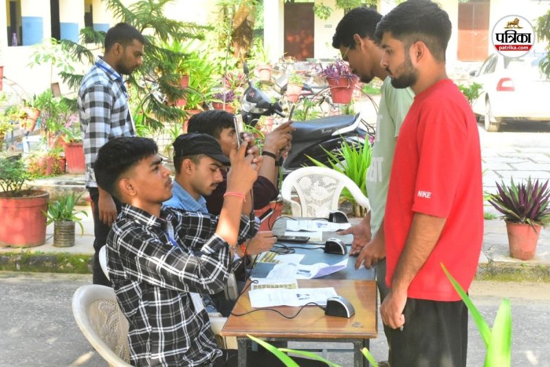 fourth-grade employee recruitment exam smartwatch